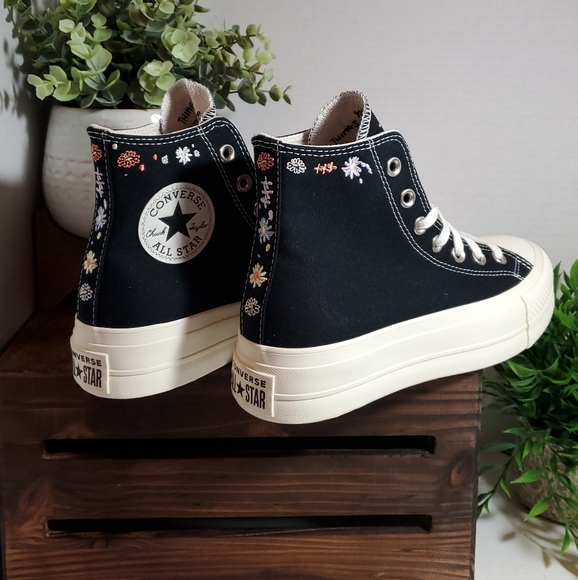 Converse CTAS Lift  Hi Platform Embroidered Floral Women's Sz: A01592C - Picture 10 of 15